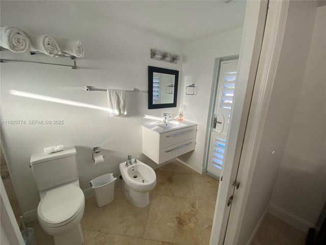 6611 NE 21st Ln, Fort Lauderdale, FL 33308