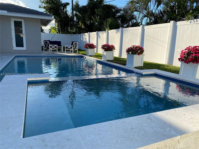 6611 NE 21st Ln, Fort Lauderdale, FL 33308