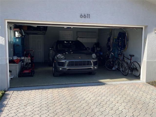 6611 NE 21st Ln, Fort Lauderdale, FL 33308