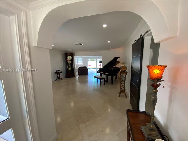 6611 NE 21st Ln, Fort Lauderdale, FL 33308