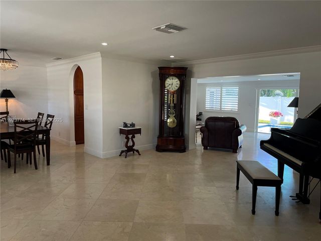 6611 NE 21st Ln, Fort Lauderdale, FL 33308