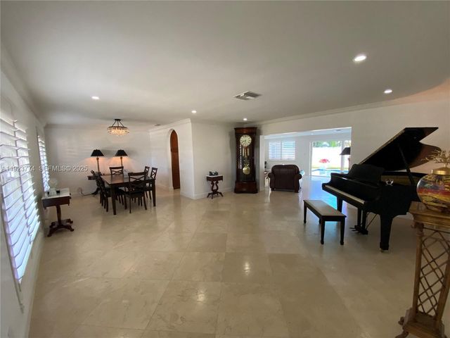 6611 NE 21st Ln, Fort Lauderdale, FL 33308