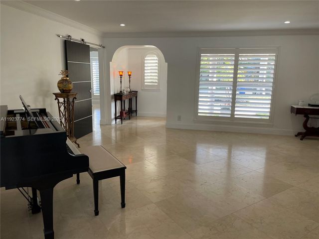 6611 NE 21st Ln, Fort Lauderdale, FL 33308