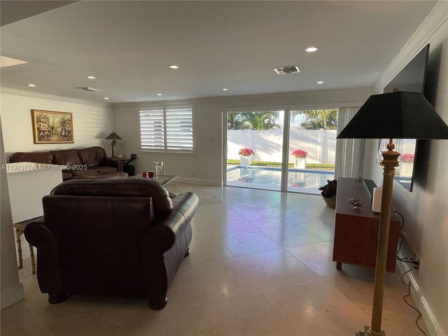 6611 NE 21st Ln, Fort Lauderdale, FL 33308