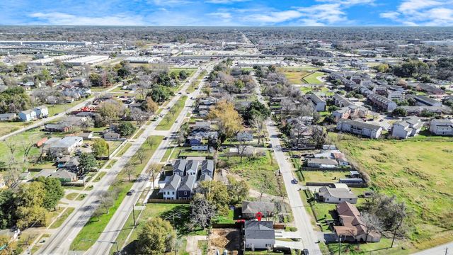 7604 De Priest Street B, Houston, TX 77088