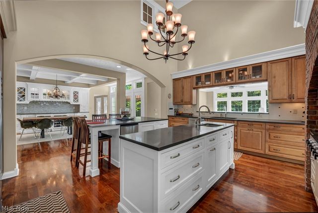 7125 Bridlewood Drive, Concord Twp, OH 44077