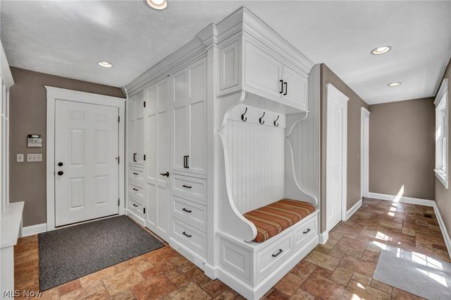 7125 Bridlewood Drive, Concord Twp, OH 44077