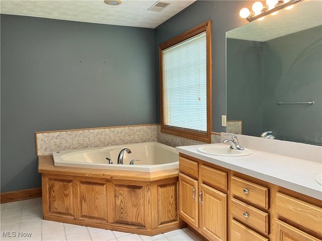 1254 Maxfli Drive, Akron, OH 44312