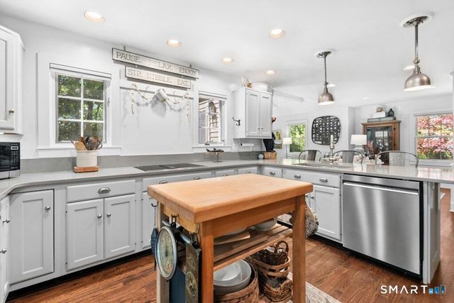 8 Seagate Road, Darien, CT 06820
