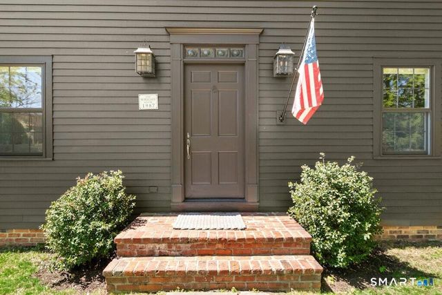 8 Seagate Road, Darien, CT 06820