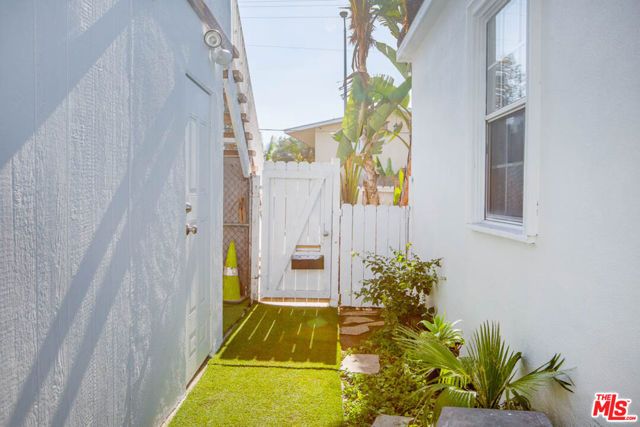 8525 Cadillac Avenue, Los Angeles, CA 90034