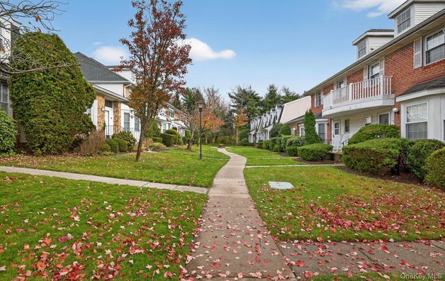 105 Glen Way, Syosset, NY 11791