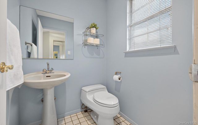 105 Glen Way, Syosset, NY 11791