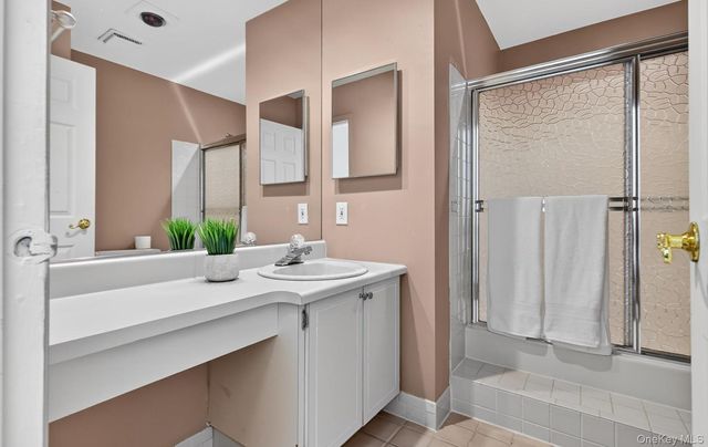 105 Glen Way, Syosset, NY 11791