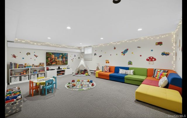 105 Glen Way, Syosset, NY 11791