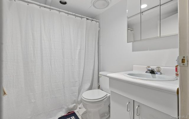 105 Glen Way, Syosset, NY 11791