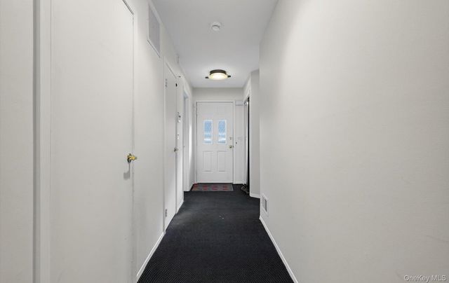 105 Glen Way, Syosset, NY 11791