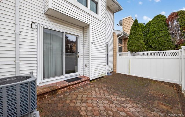 105 Glen Way, Syosset, NY 11791