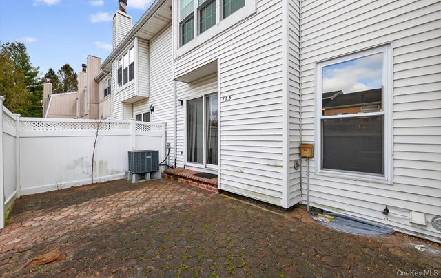 105 Glen Way, Syosset, NY 11791