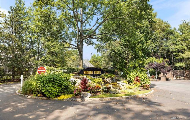 105 Glen Way, Syosset, NY 11791