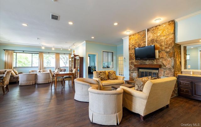 105 Glen Way, Syosset, NY 11791