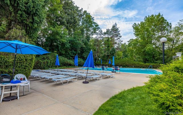 105 Glen Way, Syosset, NY 11791