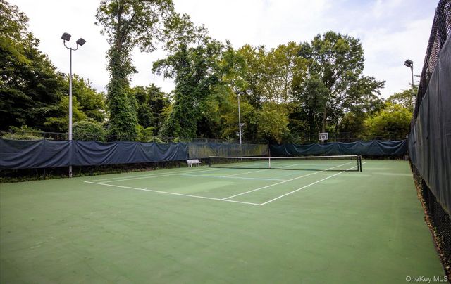 105 Glen Way, Syosset, NY 11791