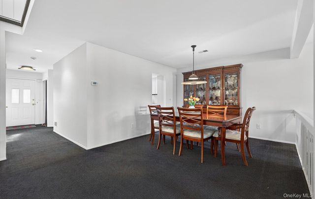 105 Glen Way, Syosset, NY 11791