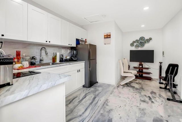 1301 N 74th Ter, Hollywood, FL 33024