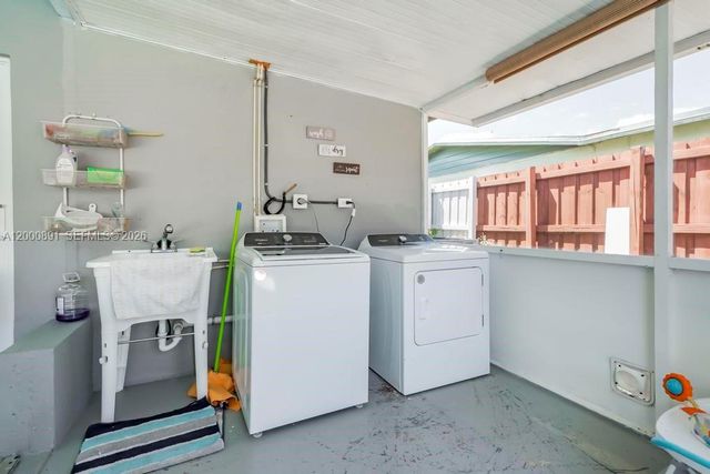 1301 N 74th Ter, Hollywood, FL 33024