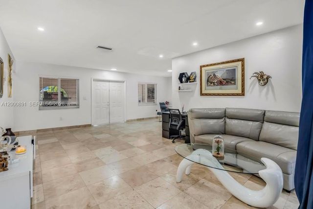 1301 N 74th Ter, Hollywood, FL 33024