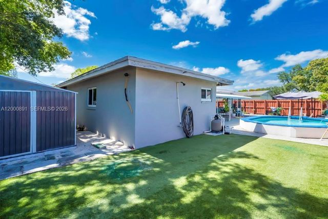 1301 N 74th Ter, Hollywood, FL 33024