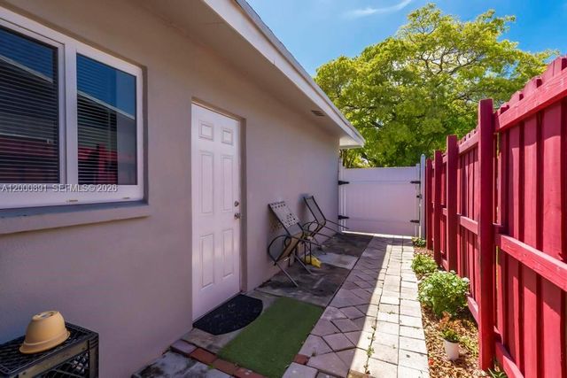 1301 N 74th Ter, Hollywood, FL 33024