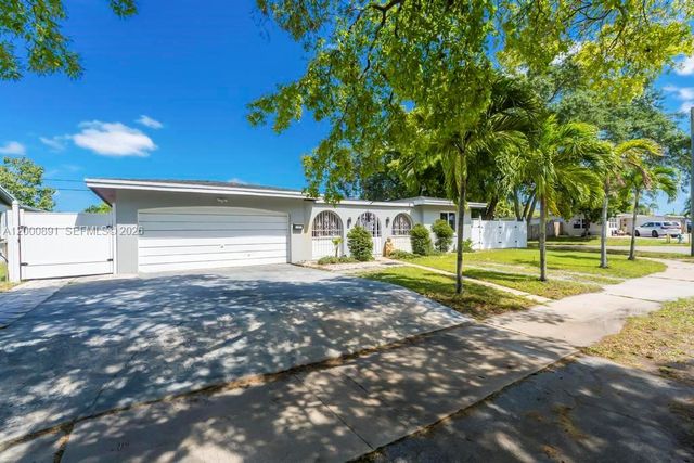 1301 N 74th Ter, Hollywood, FL 33024