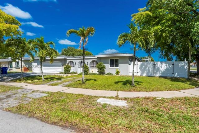 1301 N 74th Ter, Hollywood, FL 33024