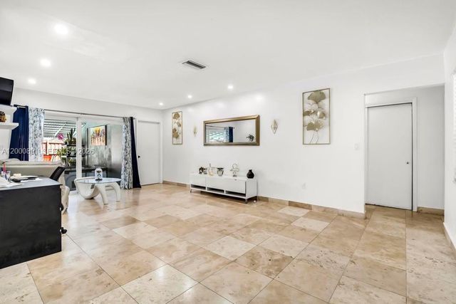 1301 N 74th Ter, Hollywood, FL 33024