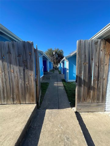 8208 Sam Rayburn DR A, Austin, TX 78753