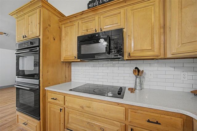 7576 E Maguire Road, Noble, OK 73068