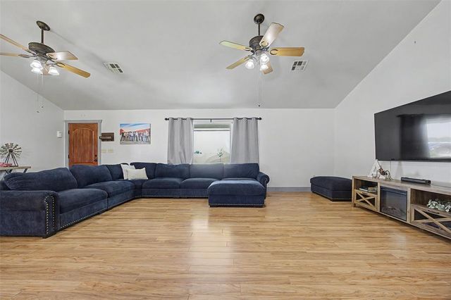 7576 E Maguire Road, Noble, OK 73068
