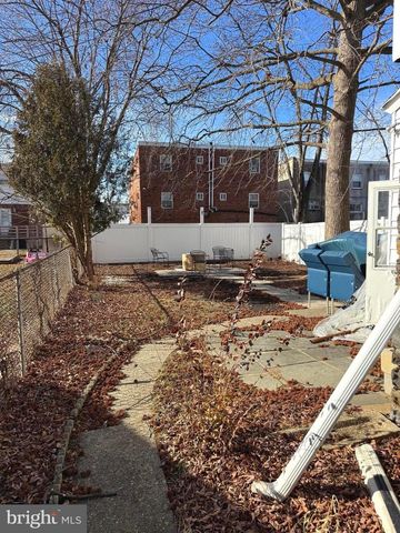 212 N MAPLE AVE, Lansdowne, PA 19050