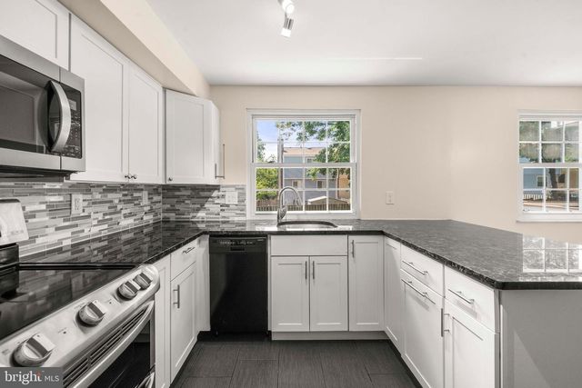 5241 SAINT GENEVIEVE PL, Alexandria, VA 22315