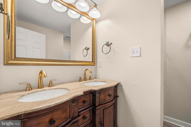 5241 SAINT GENEVIEVE PL, Alexandria, VA 22315