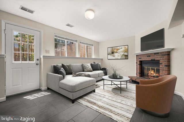 5241 SAINT GENEVIEVE PL, Alexandria, VA 22315