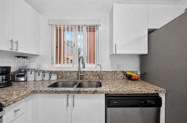 6205 Kendale Lakes Circle 281, Miami, FL 33183