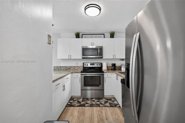 6205 Kendale Lakes Circle 281, Miami, FL 33183