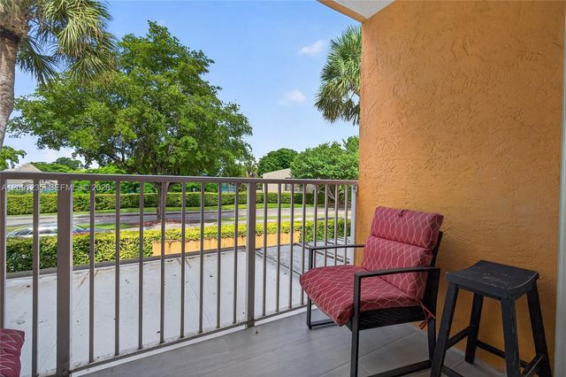 6205 Kendale Lakes Circle 281, Miami, FL 33183