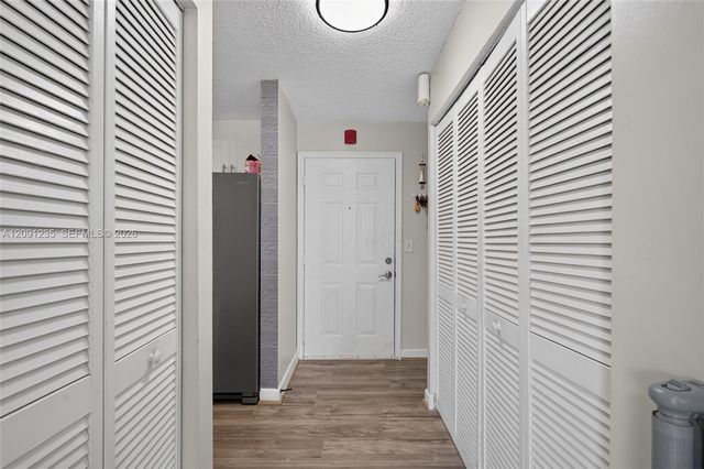 6205 Kendale Lakes Circle 281, Miami, FL 33183