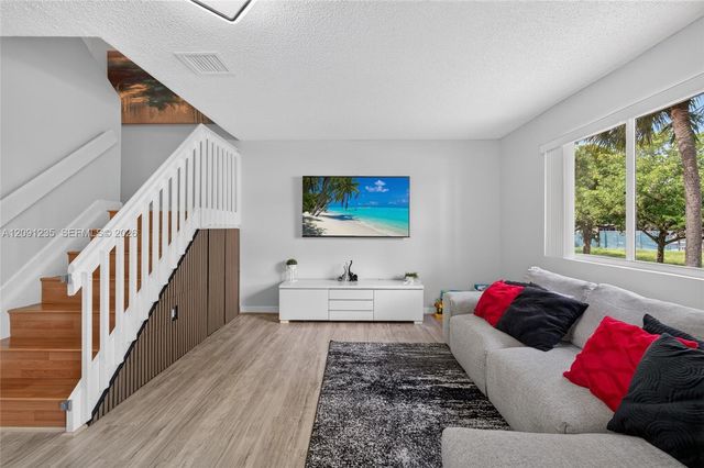 6205 Kendale Lakes Circle 281, Miami, FL 33183