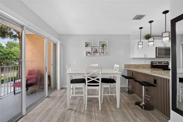 6205 Kendale Lakes Circle 281, Miami, FL 33183
