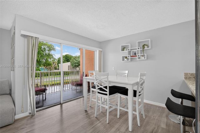 6205 Kendale Lakes Circle 281, Miami, FL 33183